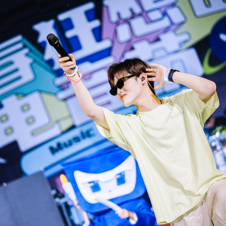 洛阳科技职业英皇娱乐场
电音节