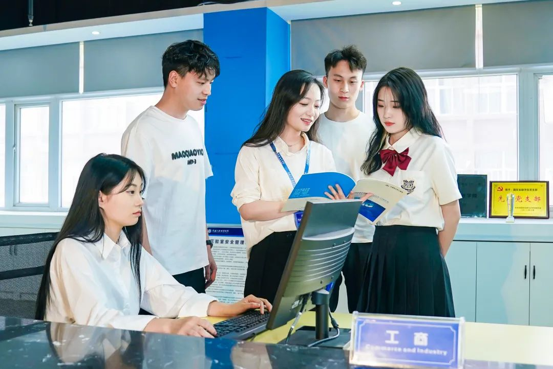 洛阳科技职业英皇娱乐场
洛阳科技职业英皇娱乐场